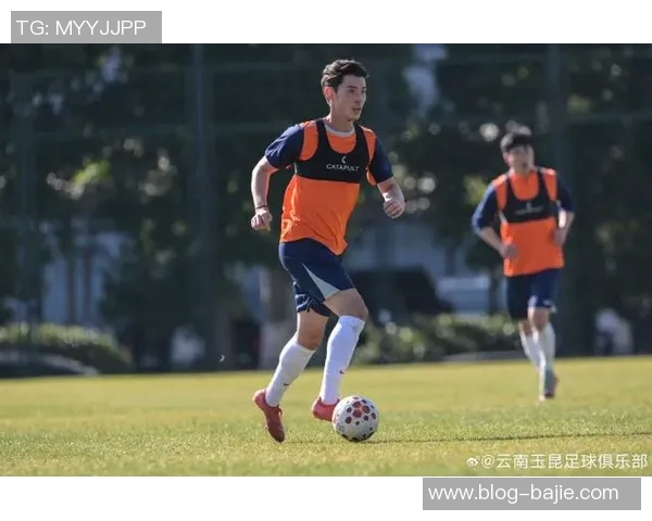 滇池湖畔武汉三镇一线队与B队2026赛季昆明冬训正式开启新征程 滇池湖畔武汉三镇一线队与B队2026赛季昆明冬训正式开启新征程